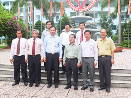 Đoàn đại biểu tỉnh Bô Ly Khăm Xay nước cộng hoà dân chủ nhân dân Lào thăm và làm việc với trường CĐ Kinh tế-Tài chính Thái Nguyên